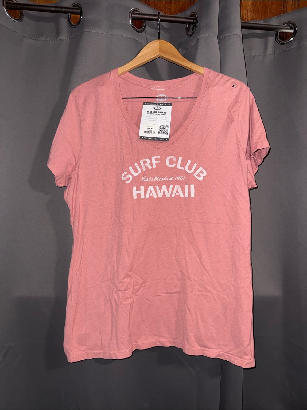 Malibu Surf Club Hawaii V-Neck Tee in Pink
